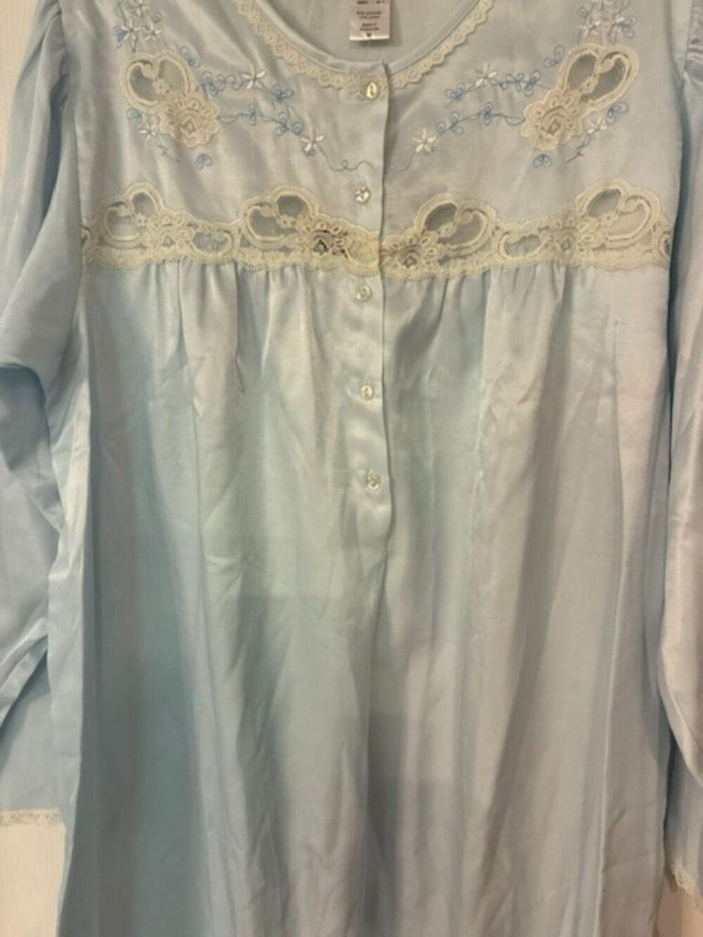 Oscar de La Renta Women's NWT Light Blue Embroidery Lace Button Nightgown Robe M